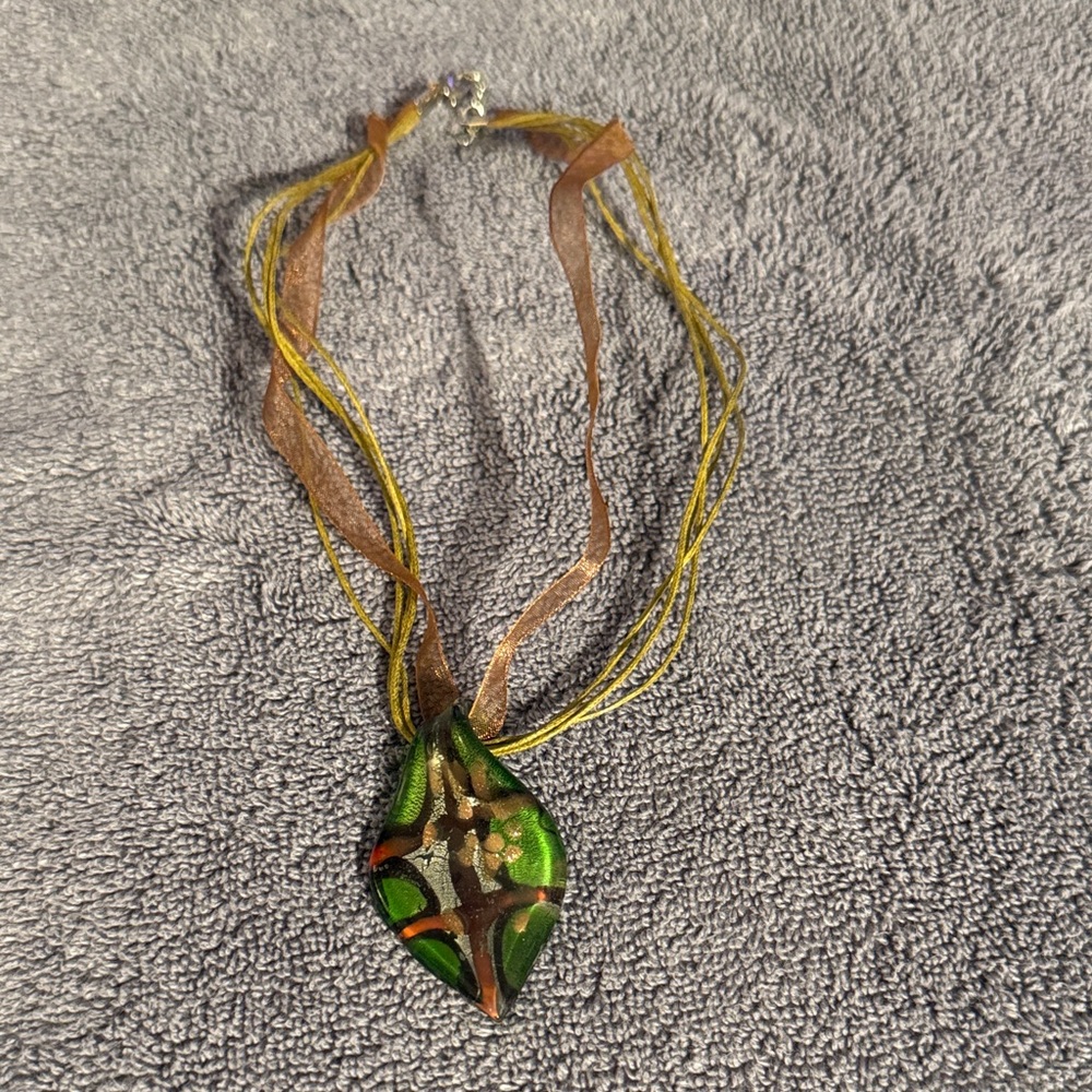 Elegant Green and Gold Glass Pendant Necklace